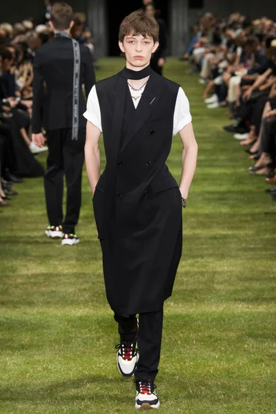 Look 9